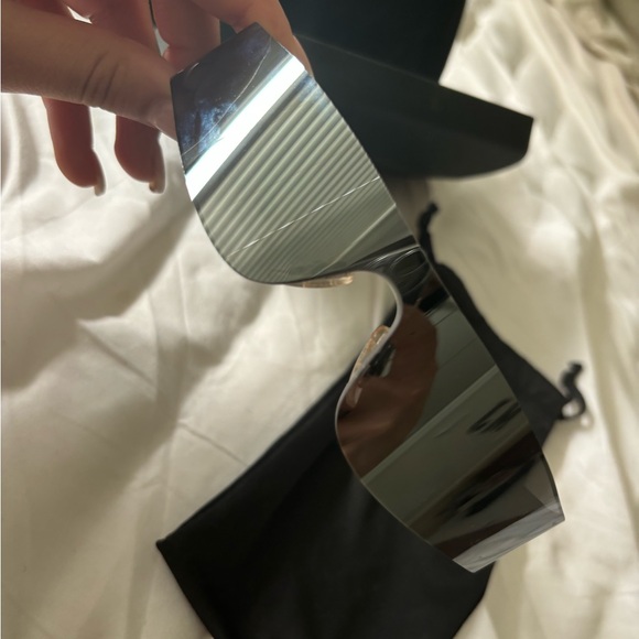 BALENCIAGA MONO RECTANGLE SUNGLASSES IN SILVER - Picture 3 of 5